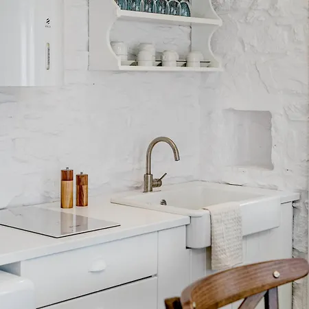 Verros Hut - Mini Pool Villa